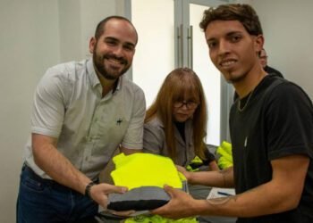 Cidra entrega nuevos uniformes al componente de operaciones municipal